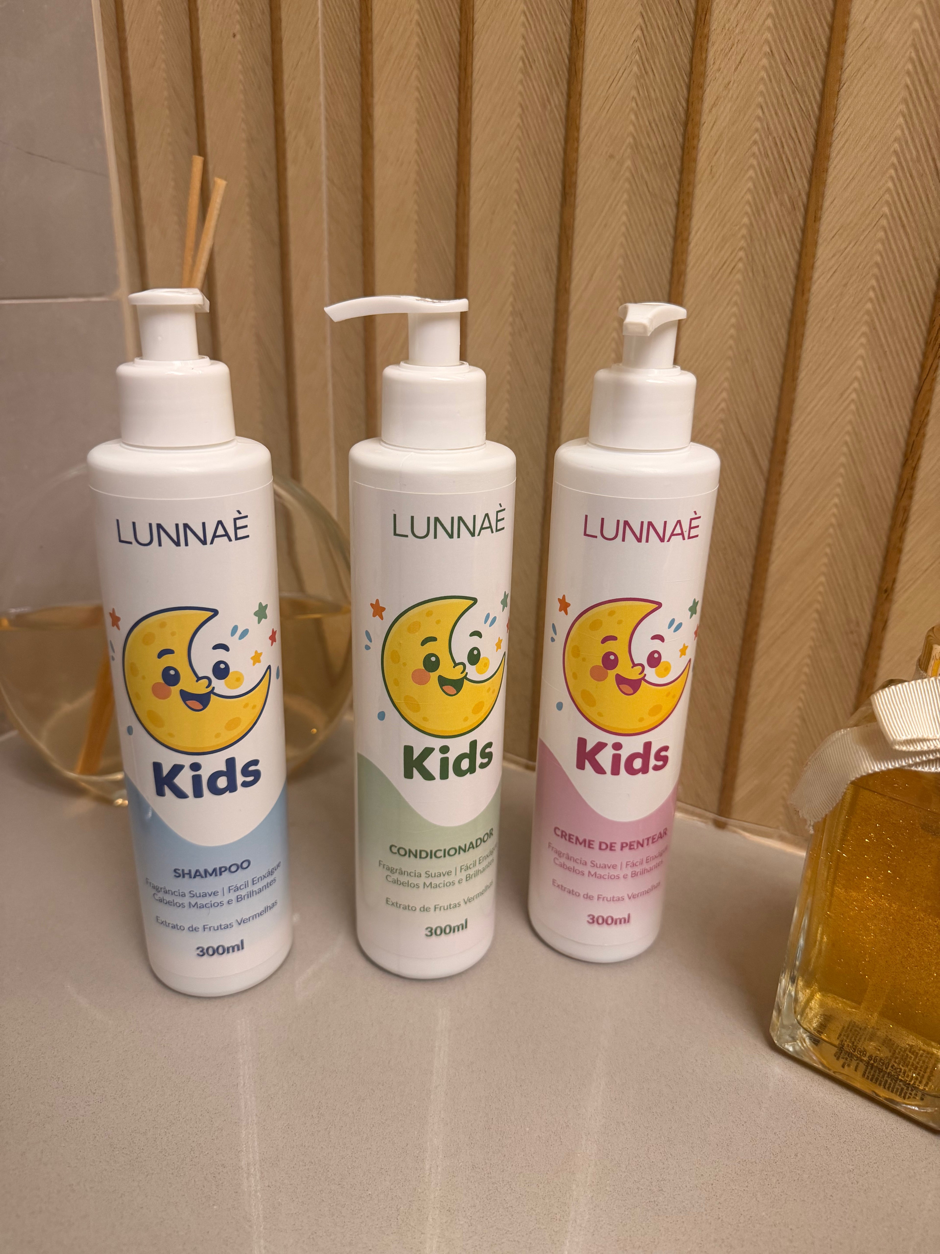 Kit capilar Kids LUNNAÈ – Shampoo + Condicionador + Creme para Pentear